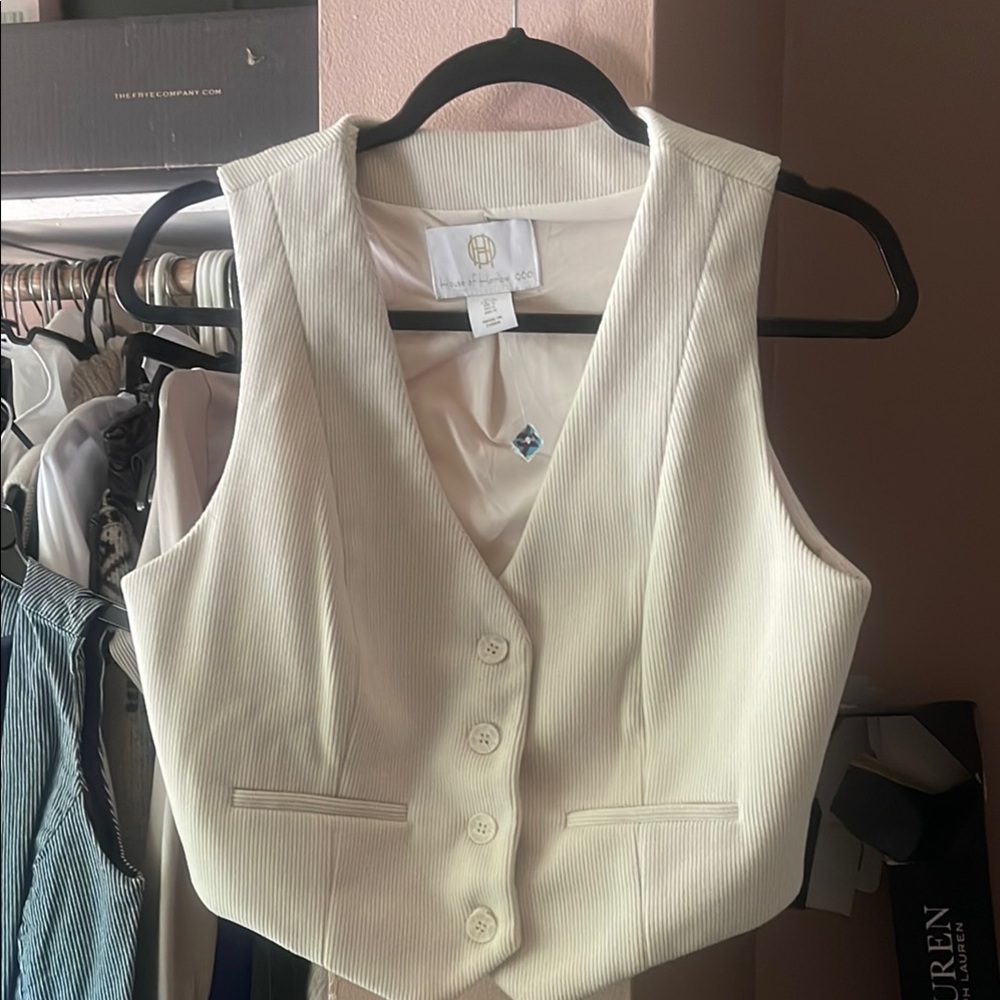House of Harlow 1960 Elegant Cream Vest